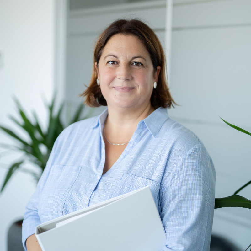 Diana Basile, verantwortlich für Personalwesen und Datenschutz bei STURM Isotech, fördert Teamstärke und sicheren Umgang mit Mitarbeiterdaten