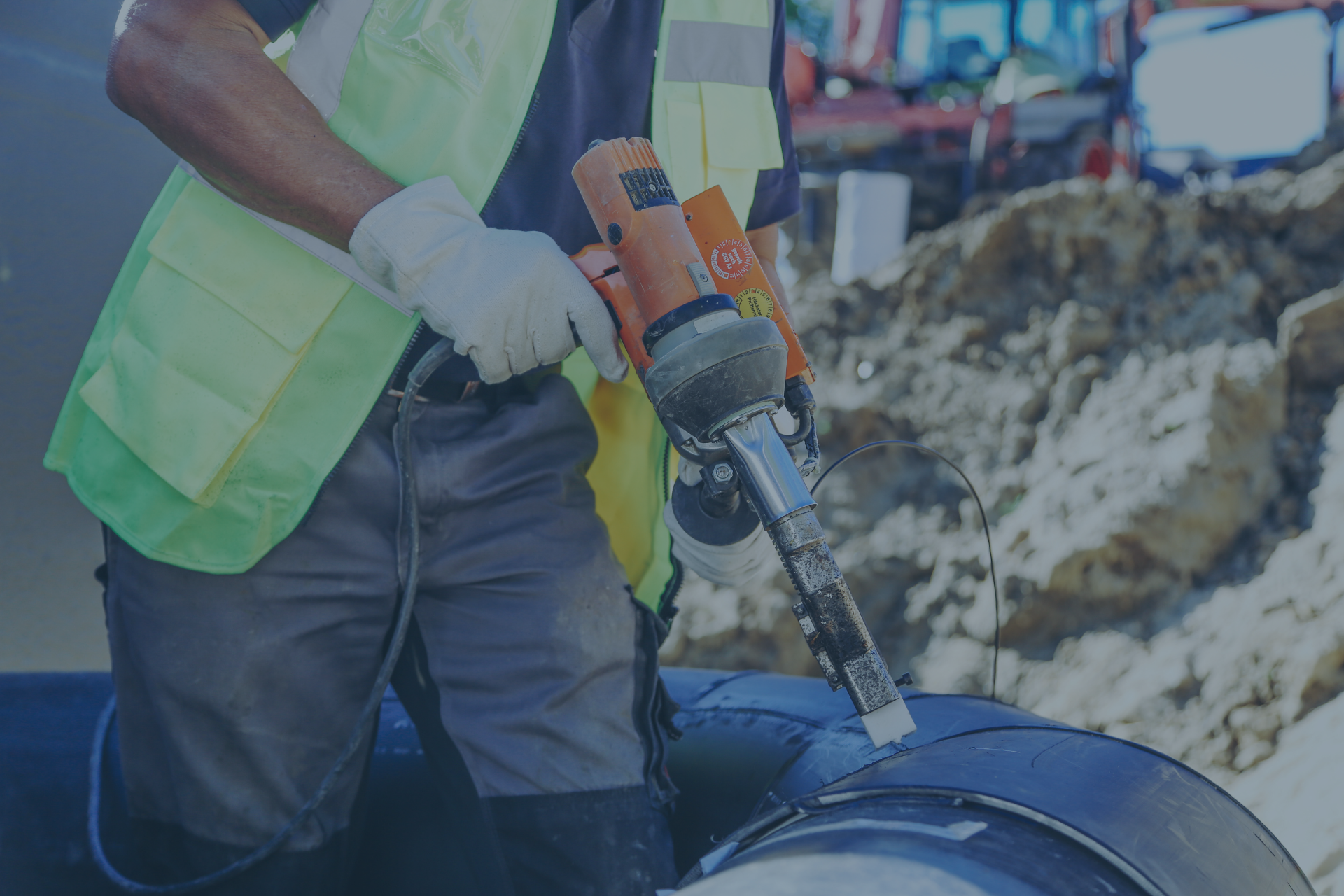 Reparatur‑ und Nachdämmungsservice von STURM Isotech für Fernwärmeleitungen, mit Fokus auf Energieeffizienz und langlebige Instandhaltung