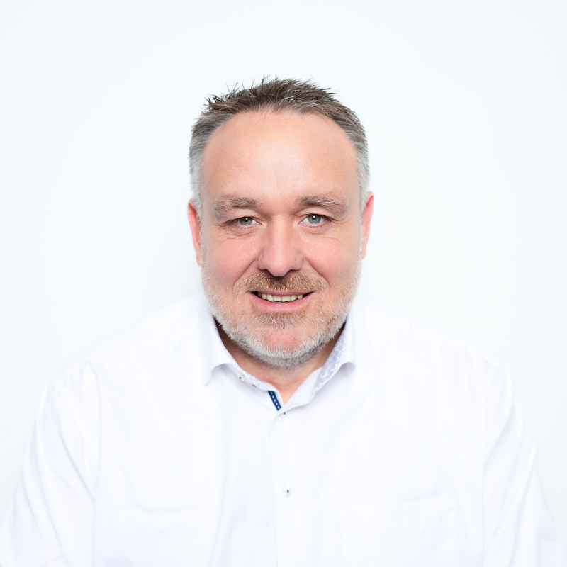 Michael Stolze, Bereichsleiter Service und Qualitätsmanagement bei STURM Isotech, verantwortlich für Baustellenprojekte, Qualitätsmanagement und praxisnahe Schulungen im Fernwärmebereich